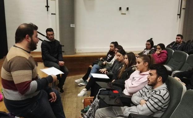 El pasado miércoles se celebró la primera asamblea informativa, a la que acudió una veintena de jóvenes interesados en el proyecto.