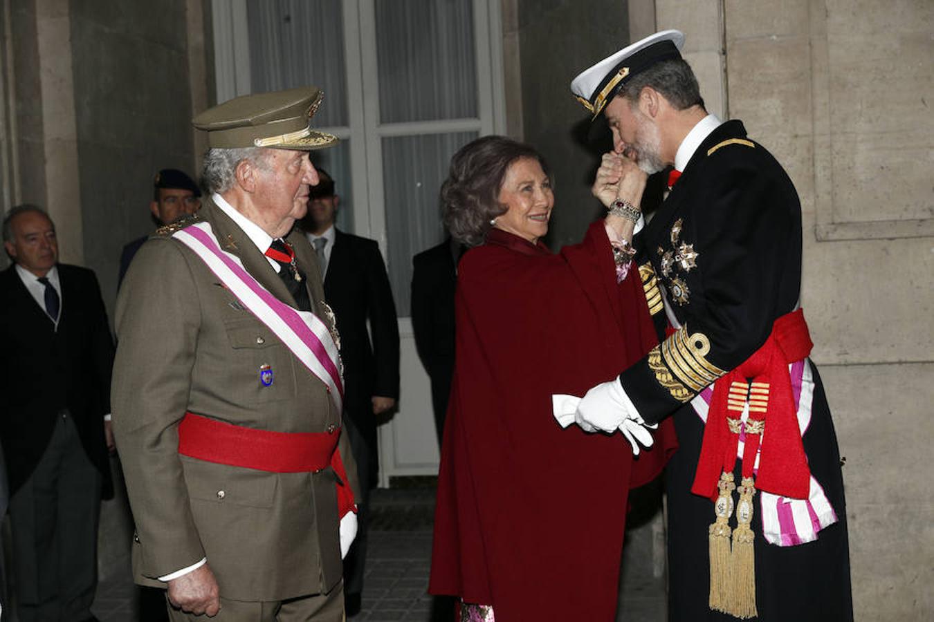 Después de que la actividad de Felipe VI se viera mermada en 2016 por la falta de Gobierno, el Rey cerró otro año atípico, esta vez como consecuencia de la situación política de Cataluña, la comunidad autónoma que visitó en más ocasiones durante 2017. En el plano internacional, su actividad se incrementó con dos visitas de Estado (Reino Unido y Japón) y viajes a Arabia Saudí, Jordania, Kazajistán, Estrasburgo (Francia).