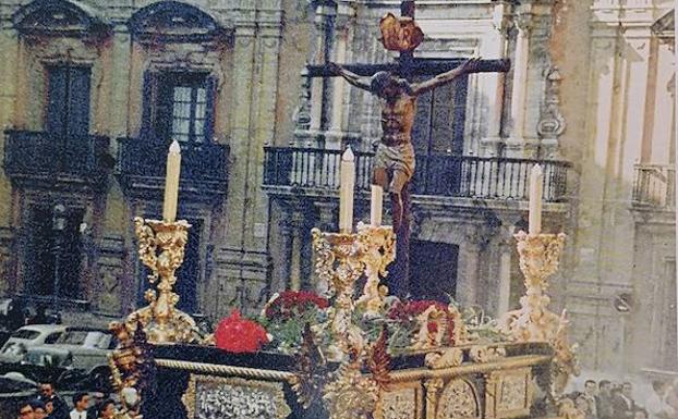 El trono del Mutilado, en la plaza del Obispo.