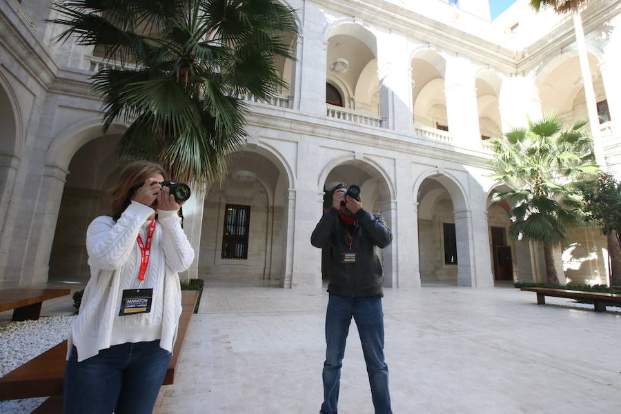 250 aficionados toman las calles de la ciudad para conseguir la mejor instantánea en la prueba organizada por SUR