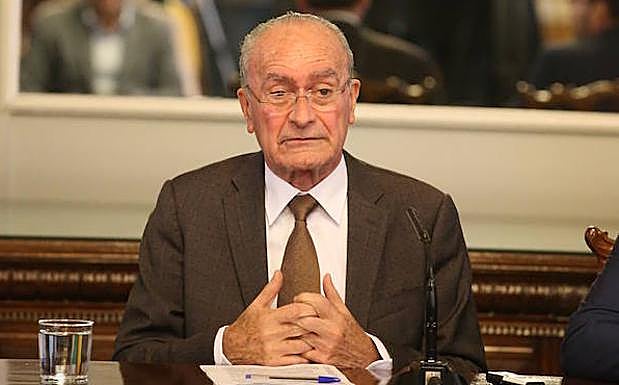 De laTorre, ayer por la mañana, en un acto en el Salón de los Espejos del Ayuntamiento. 