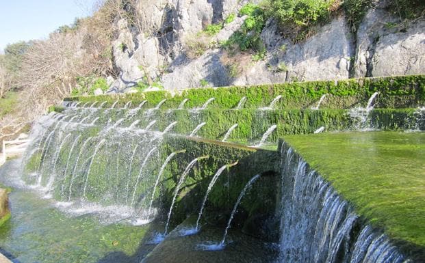 Fuente construida sobre uno de los nacimientos del Guadalhorce.
