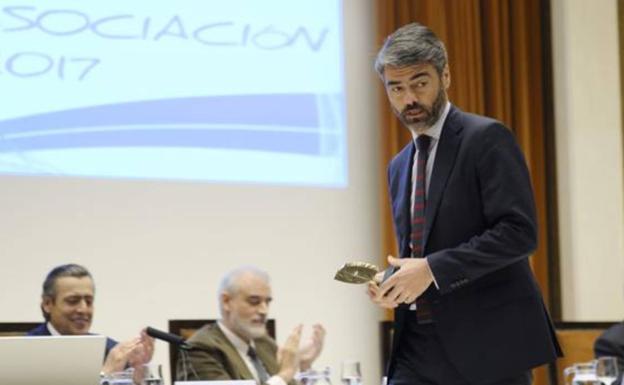 Luis Enríquez, CEO de Vocento, en la entrega del premio Icade.