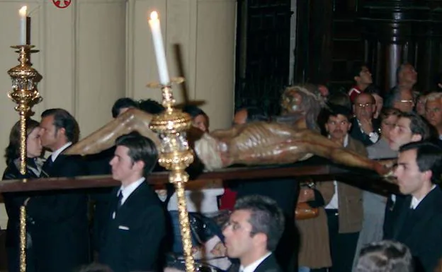 El Mutilado le restituirá las piernas al Cristo y será restaurado por Miñarro