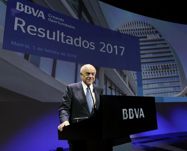 El presidente del BBVA, Francisco González, ayer durante la presentación de resultados de la entidad. :: r. c.