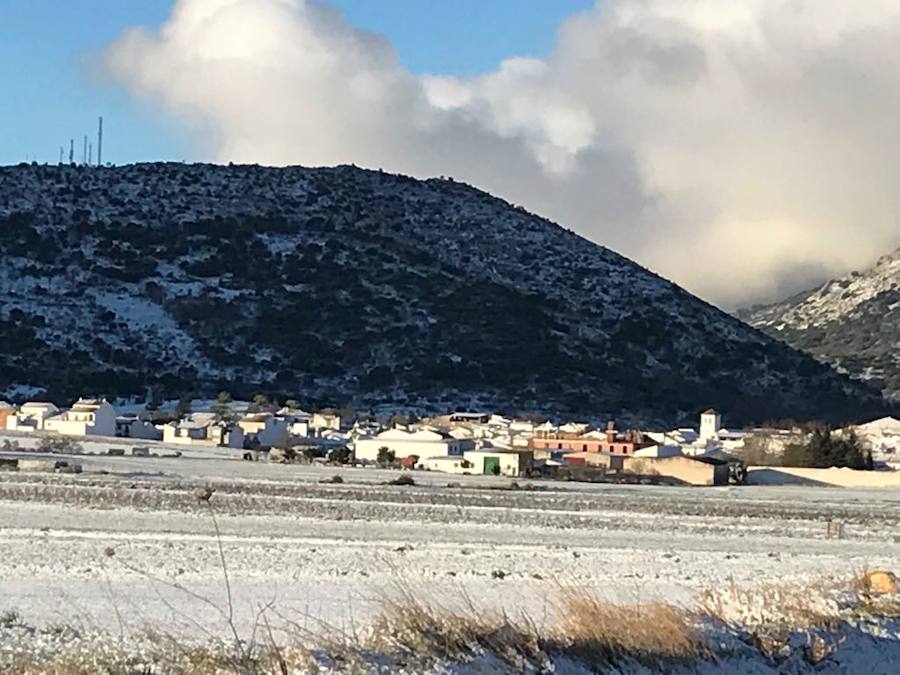 La Axarquía se viste con nieve