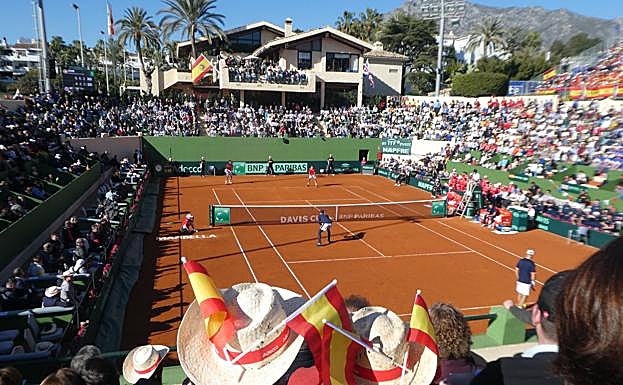 Las gradas de Puente Romano se llenaron ayer.