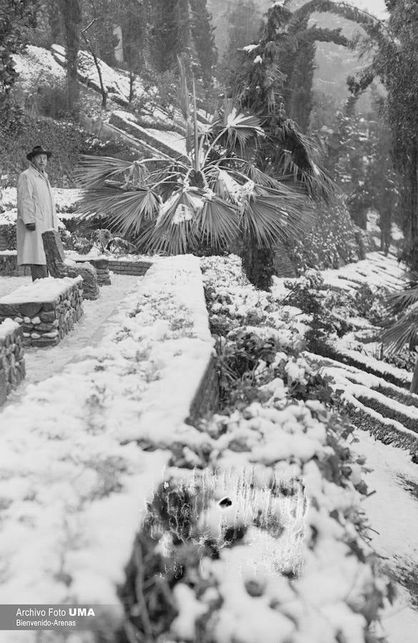 El 3 de febrero de 1954 es una fecha que ha quedado en el recuerdo de la capital. Aquel día se dieron las condiciones necesarias para que la nieve cuajara en Málaga y quedara una estampa que no se ha vuelto a repetir desde esa fecha.