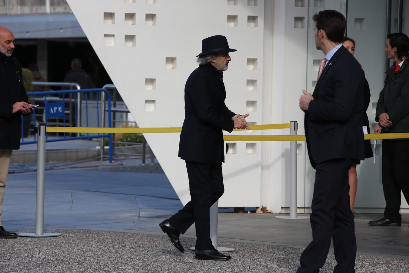 Don Felipe y Doña Letizia presiden la ceremonia en el Pompidou