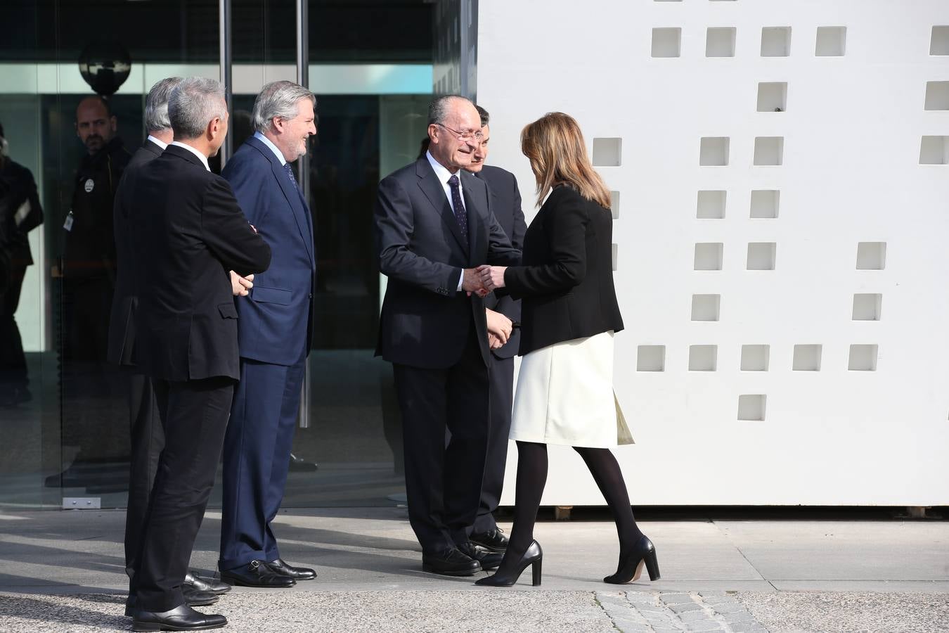 Don Felipe y Doña Letizia presiden la ceremonia en el Pompidou