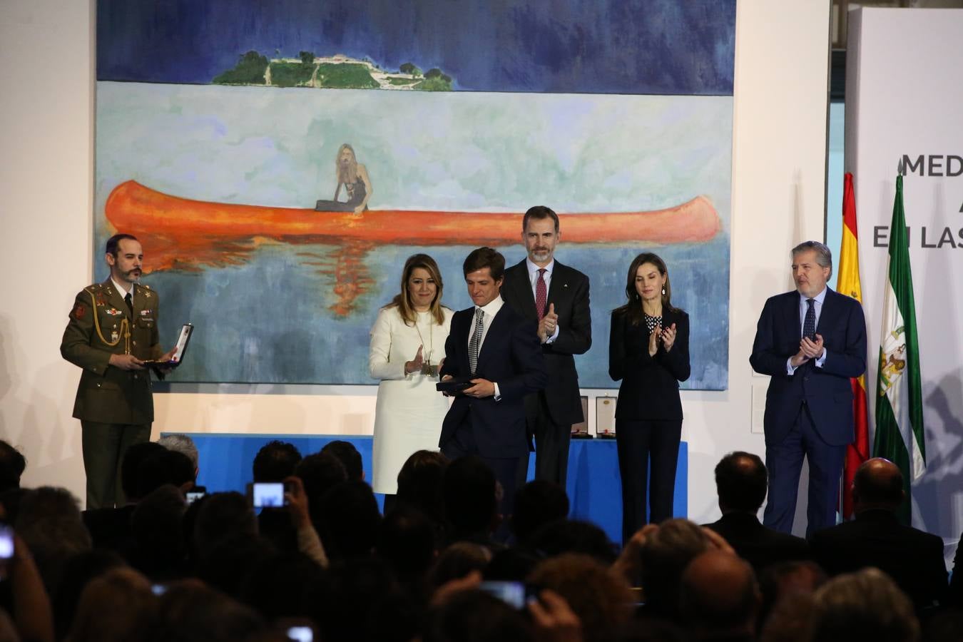 Don Felipe y Doña Letizia presiden la ceremonia en el Pompidou