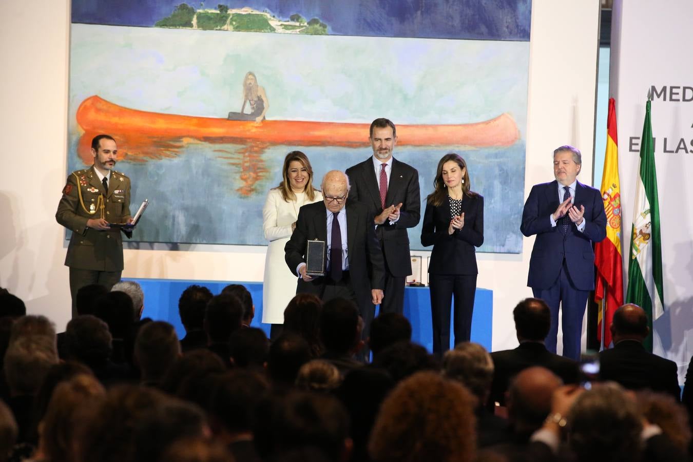 Don Felipe y Doña Letizia presiden la ceremonia en el Pompidou