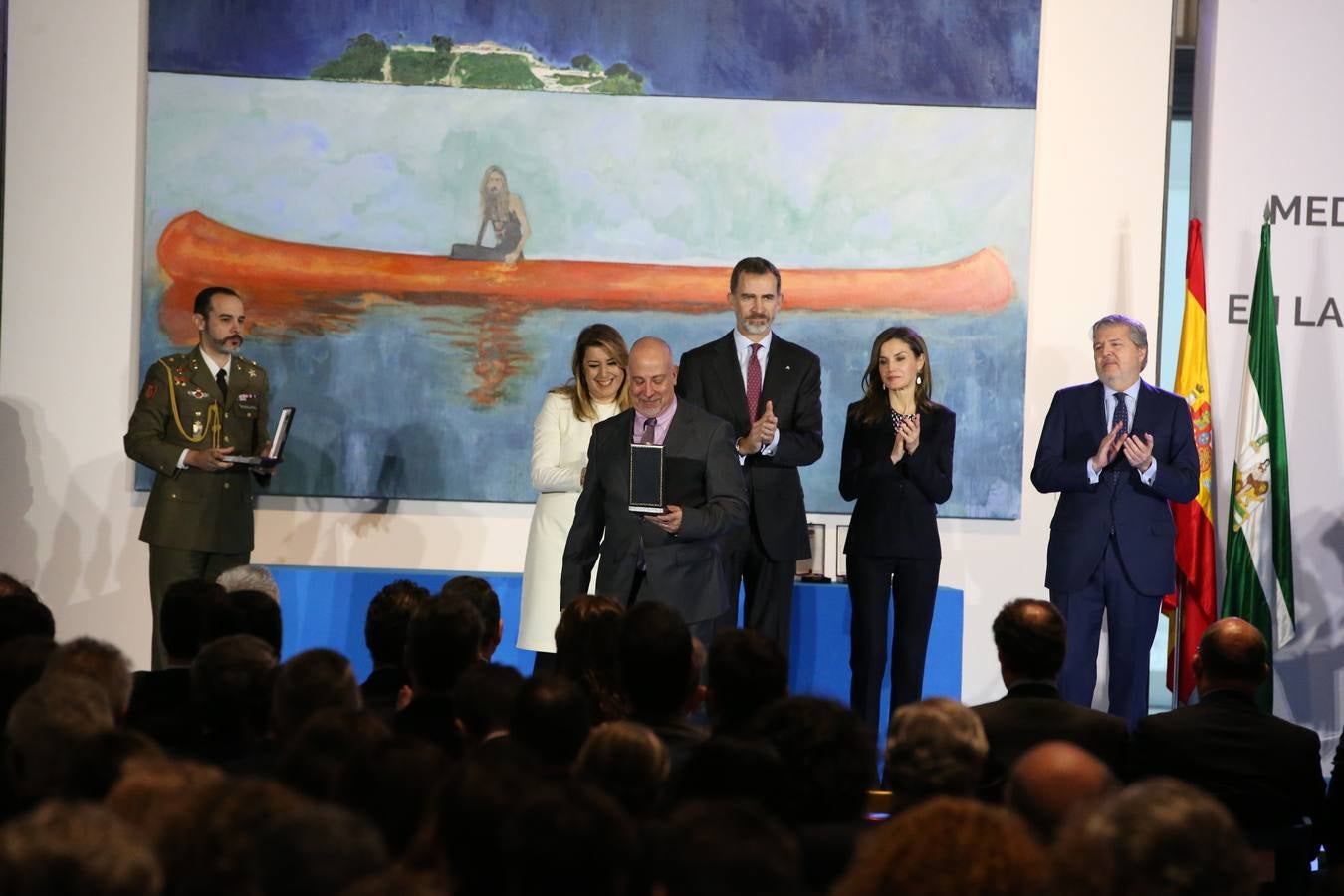 Don Felipe y Doña Letizia presiden la ceremonia en el Pompidou