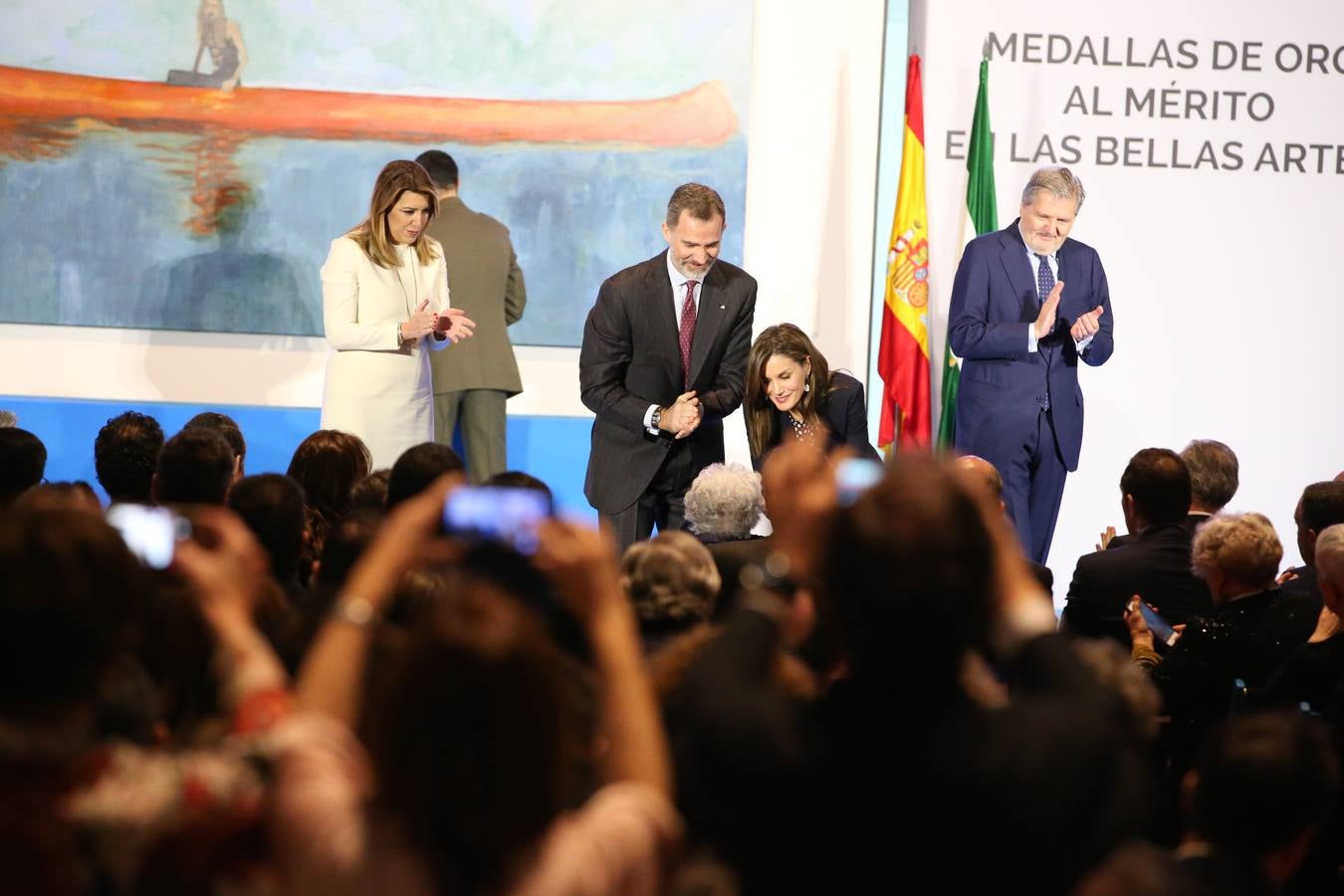 Don Felipe y Doña Letizia presiden la ceremonia en el Pompidou