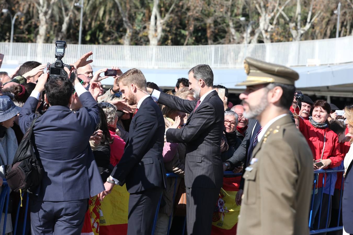 Don Felipe y Doña Letizia presiden la ceremonia en el Pompidou