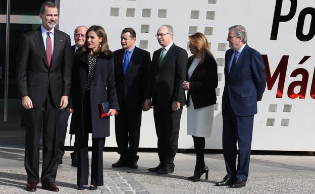 De la sobriedad de Letizia a la chaqueta escocesa de Lorenzo Caprile