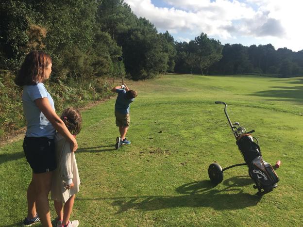 El programa 'Golf Joven' se prolongará durante todo el año en su segunda edición. :: sur
