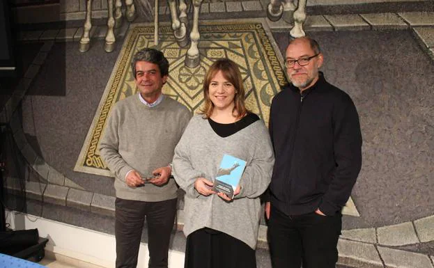 José Antonio Mesa Toré, Aroa Moreno y Pablo Aranda, ayer en el centro cultural María Victoria Atencia. 
