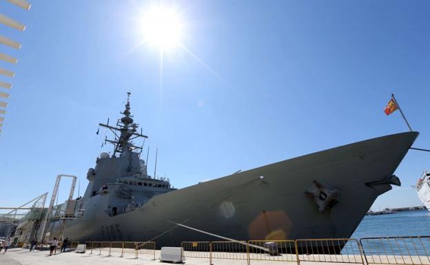 Fragata española Cristóbal Colón, en una visita anterior al Puerto de Málaga. 