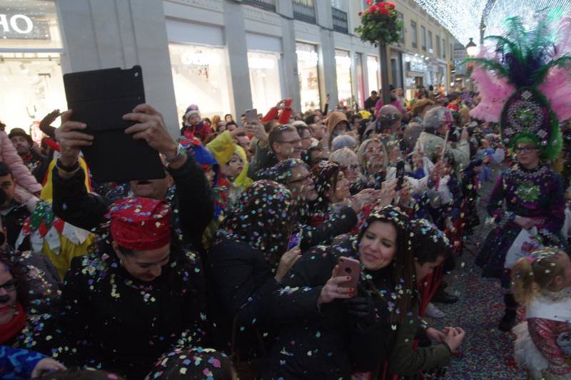 Pasacalles, batalla de las flores y La Final en la Plaza llenan el Centro