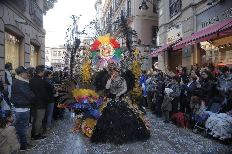 Pasacalles, batalla de las flores y La Final en la Plaza llenan el Centro