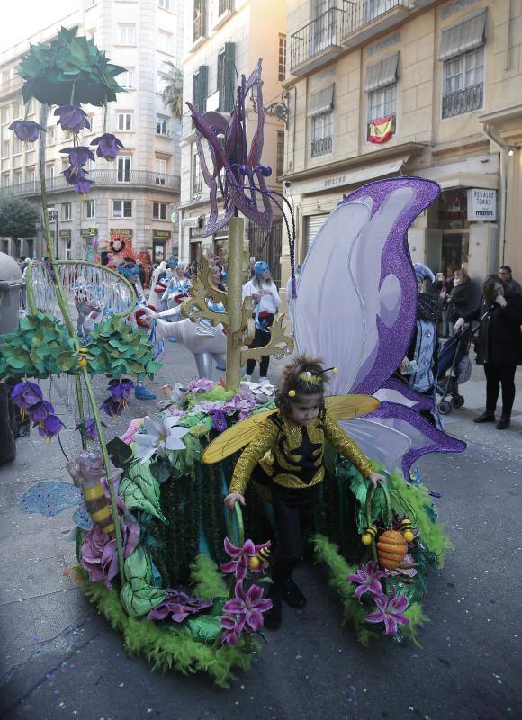 Pasacalles, batalla de las flores y La Final en la Plaza llenan el Centro