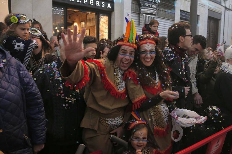 Pasacalles, batalla de las flores y La Final en la Plaza llenan el Centro