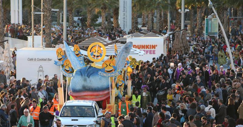 Numeroso público asiste a esta actividad, que pone fin al Carnaval de Málaga