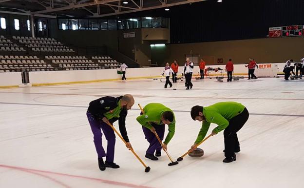 El equipo, entrenándose durante el último campeonato de España. 