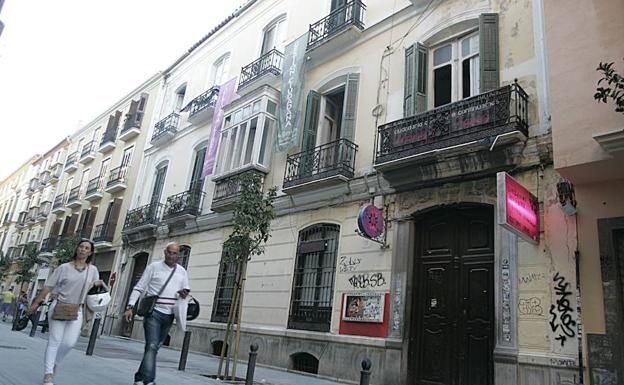 Acceso a La Invisible por calle Nosquera, en el Centro de Málaga 