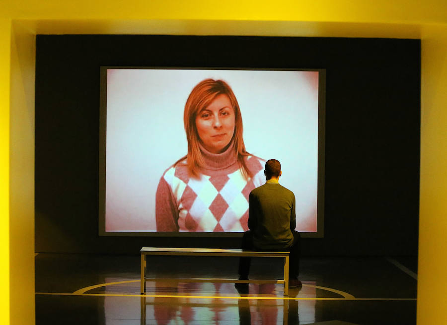 La exposición en el Centre Pompidou analiza el universo del deporte desde un prisma político y crítico 