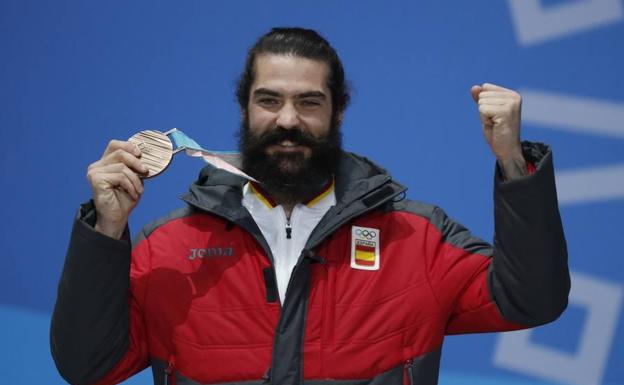 El mijeño, exultante con la medalla de bronce lograda. 