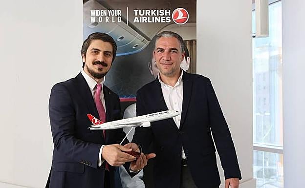 Mehmet Akalin y Elías Bendodo. 