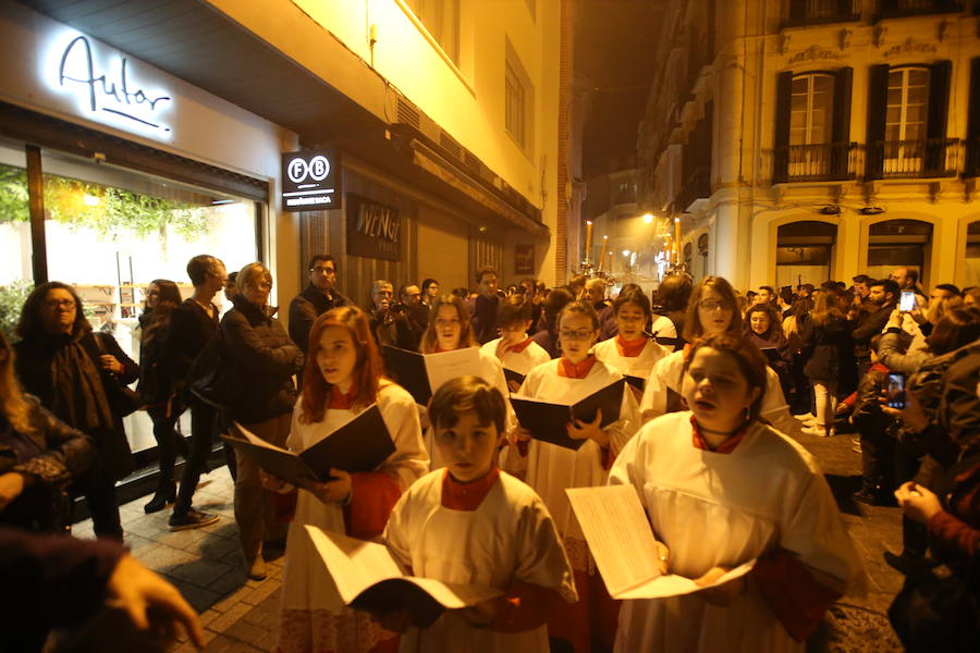 La imagen, que cumple 25 años, ha visitado la Catedral para presidir el rezo de las estaciones