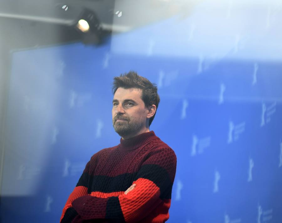 El director malagueño posó con las actrices Bárbara Lennie y Susi Sánchez