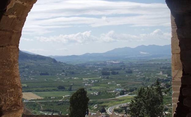 Arco de herradura del castillo de Álora.