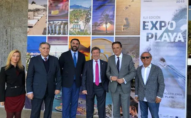 Villafaina, Fernández, Del Castillo, Ortiz y Sierra, poco antes de la inauguración de Expoplaya ayer en Torremolinos. 