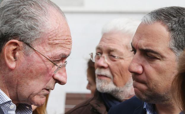 De la Torre conversa con Bendodo durante el acto de esta mañana celebrad en El Palo.