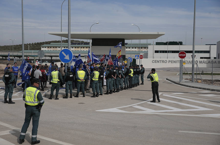 El centro penitenciario Málaga II, ubicado en Archidona, tiene 1.008 celdas en las que se pueden internar en torno a 2.000 reclusos. 