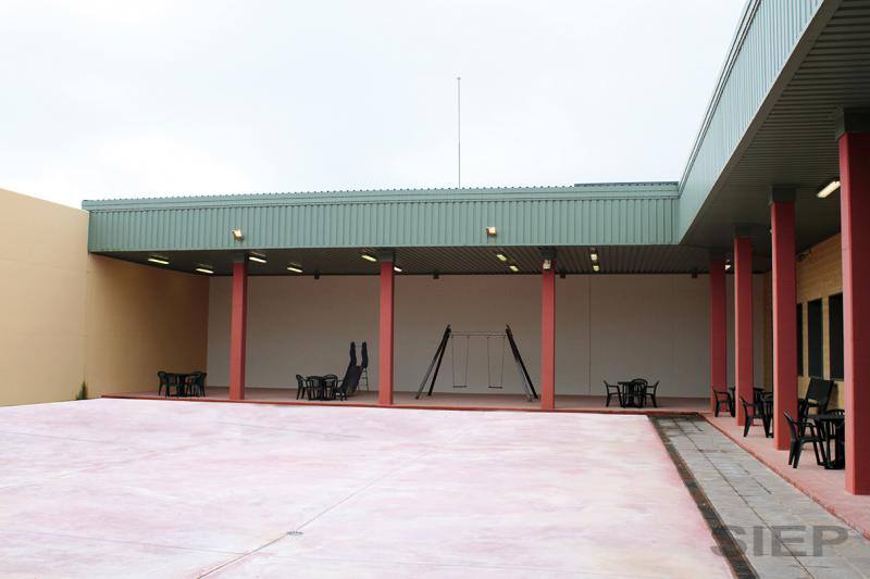 El centro penitenciario Málaga II, ubicado en Archidona, tiene 1.008 celdas en las que se pueden internar en torno a 2.000 reclusos. 
