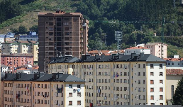Bloques de viviendas en Eibar. :: f. morquecho