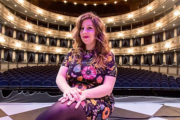 Berna Perles sobre el escenario del Teatro Cervantes. :: f. torres