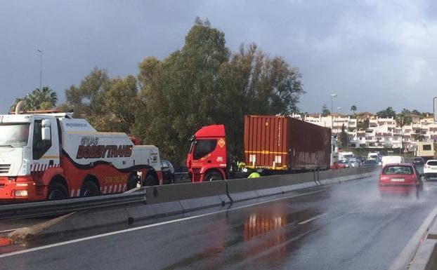 Imagen del camión accidentado.