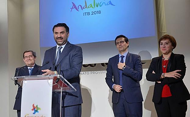 El consejero explicó que Andalucía contará en la ITB con un expositor de 500 metros cuadrados. 