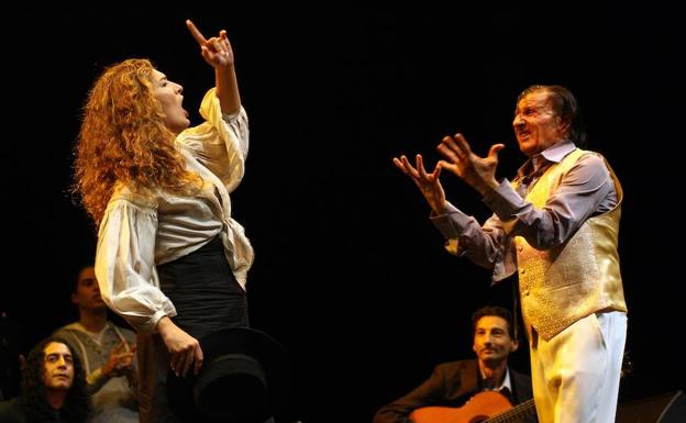 Estrella Morente, en una actuación con Carrete. 