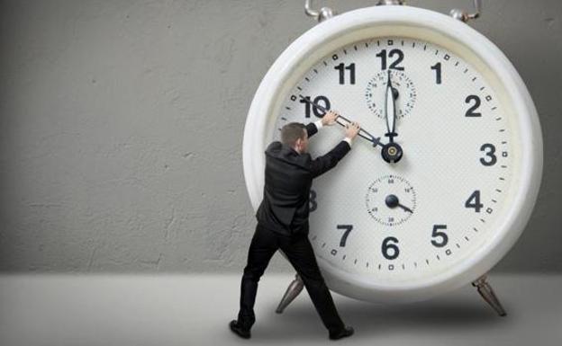 Cambio de hora 2018: ¿Qué día y a qué hora hay que cambiar los relojes? El domingo 25 de marzo se adelanta la hora. El cambio horario de verano impliaca que a las 2:00 serán las 3:00 horas en España