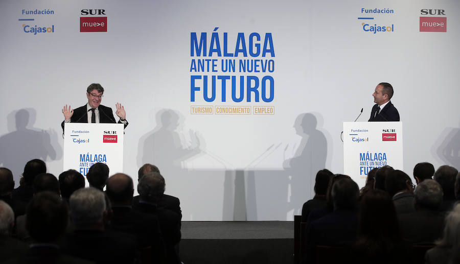 «El precio de la electricidad bajará entre el 5 y el 10 por ciento a partir de 2020» ha anunciado el resposnable de Energía, Turismo y Agenda Digital en el encuentro organizado por SUR y patrocinado por la Fundación Cajasol