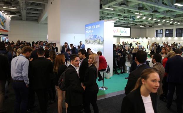 La ITB de Berlín abrió sus puertas con mucha afluencia de profesionales, que llenaron el expositor de Andalucía en busca de acuerdos comerciales.