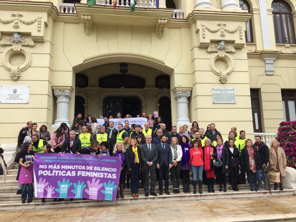 Concentración a las puertas del Ayuntamiento de Málaga. 