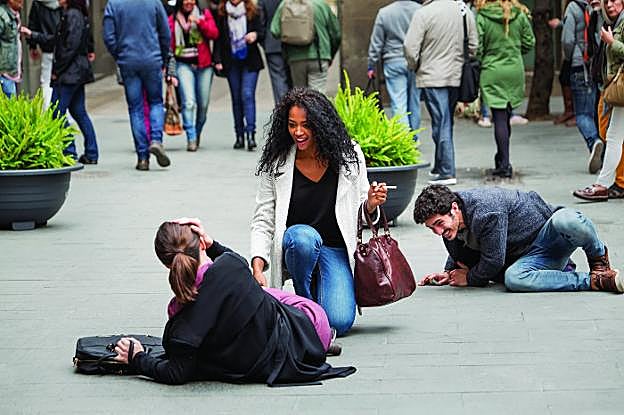 Vicky Luengo, Berta Vázquez y Chino Darín, en un fotograma de la película inaugural. 